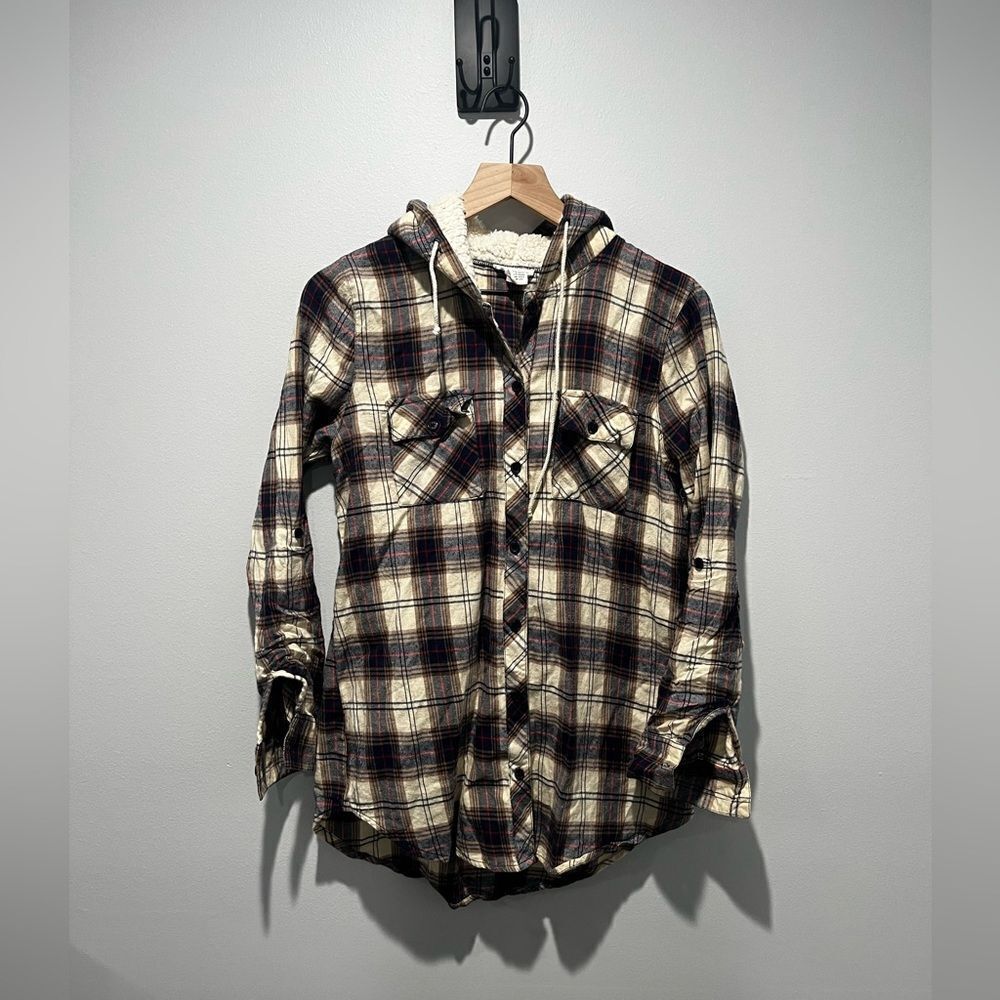 Full Tilt Plaid Multicolor Button Down Shirt with Sherpa Lined Hood M